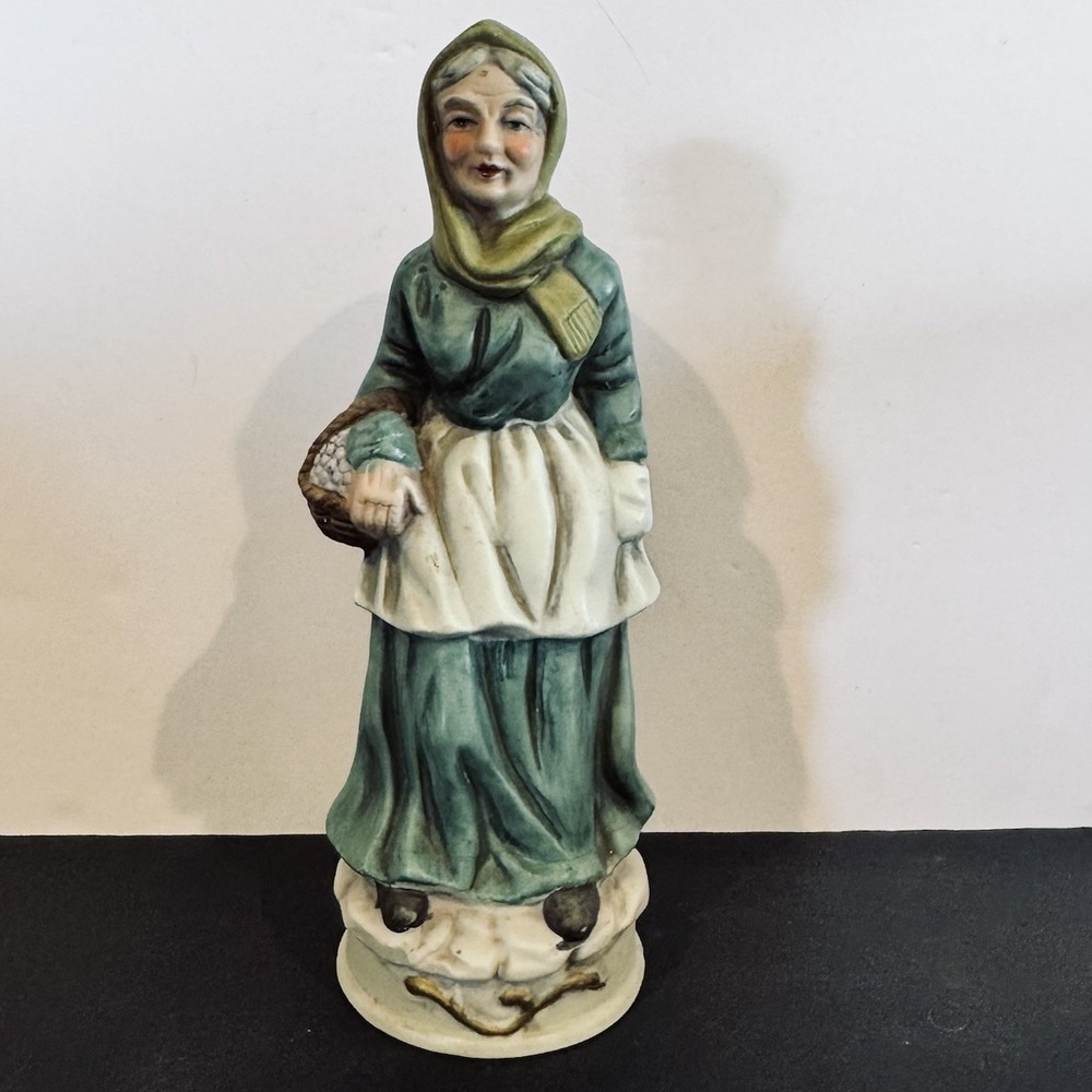 Vintage Homco Hand Painted Porcelain Figurine‎ Elderly Woman Gathering Berries